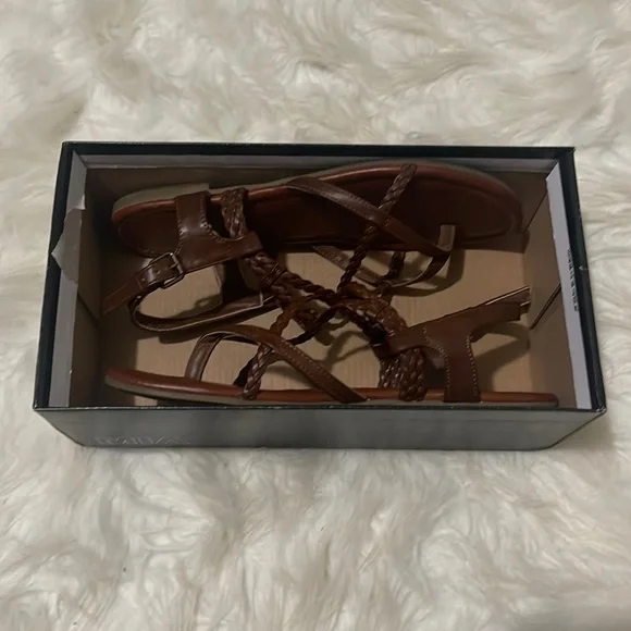 Mia Sandals - Picture 4 of 5